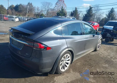 2017 Tesla Model X 100D/75D/90D z USA, uszkodzony, nr VIN 5YJXCAE27HF051515